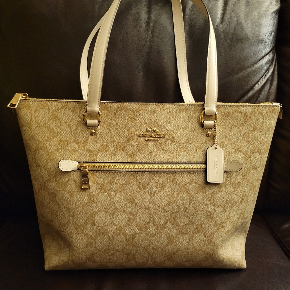 Coach Signature Gallery Tote